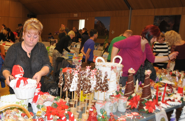Oblíbené vánoční trhy se na krajském úřadě konají 23. listopadu